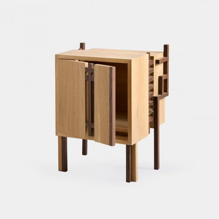 mobiletto in legno massello di design