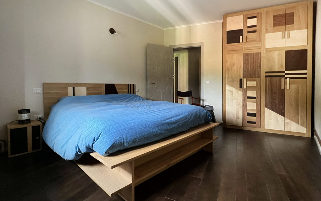 camera da letto vintage in legno massello