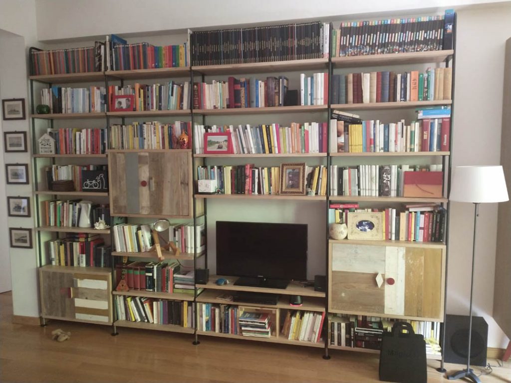 libreria in ferro e legno