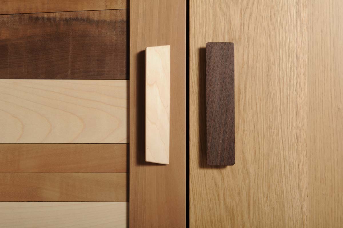 sportelli-credenza-in-legno maniglie artigianali in legno massello per credenza
